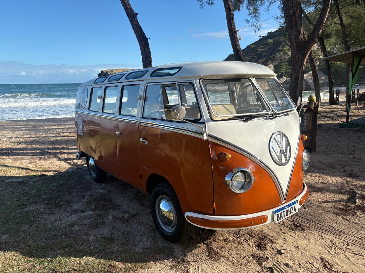 Detailaufnahme der klassischen Volkswagen Kombi – restauriertes Kultfahrzeug